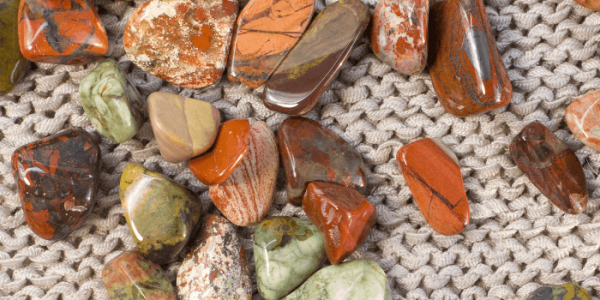 Jaspe : les Bienfaits de cette Pierre Naturelle pour l’Équilibre et la Protection